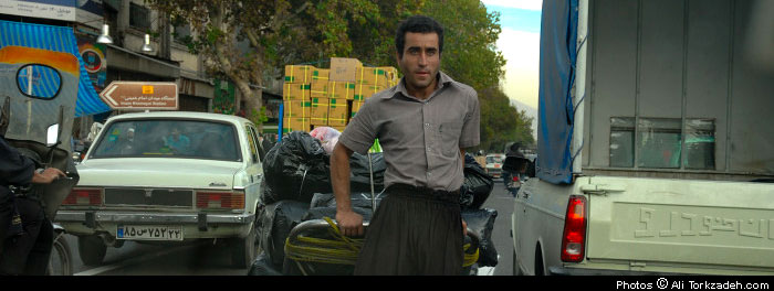 True hero in combat: navigating Iran's traffic with nothing but flesh and bones—and pulling a giant load too!
